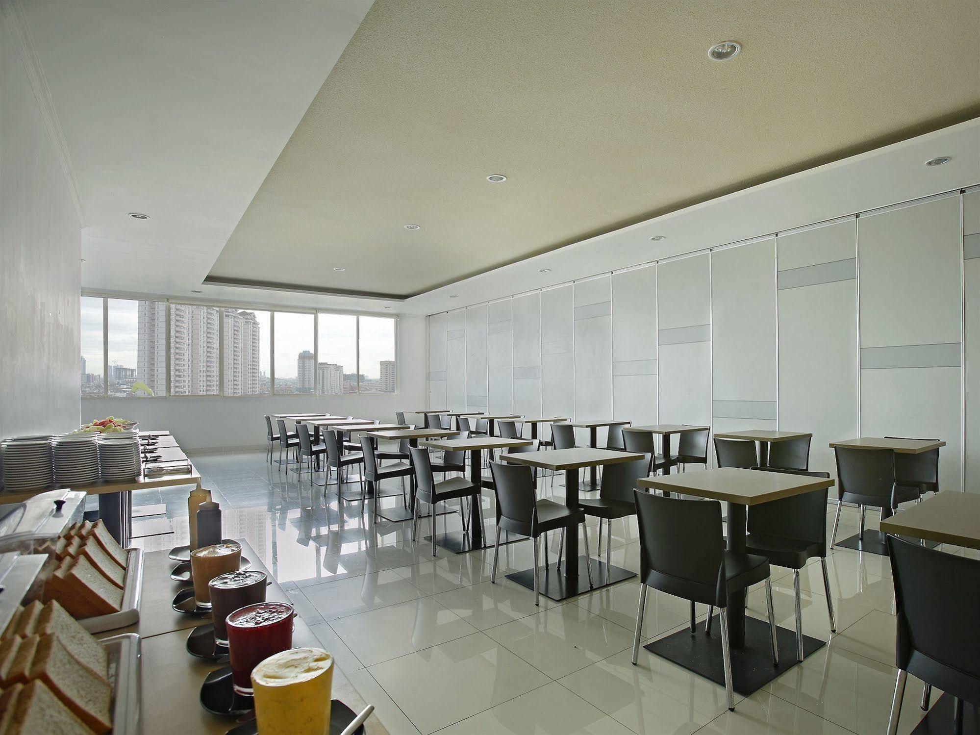 Amaris Hotel Mangga Dua Square Jakarta Exterior photo