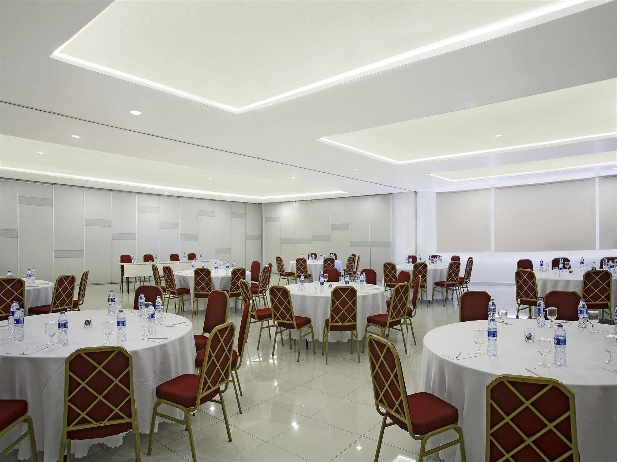 Amaris Hotel Mangga Dua Square Jakarta Exterior photo