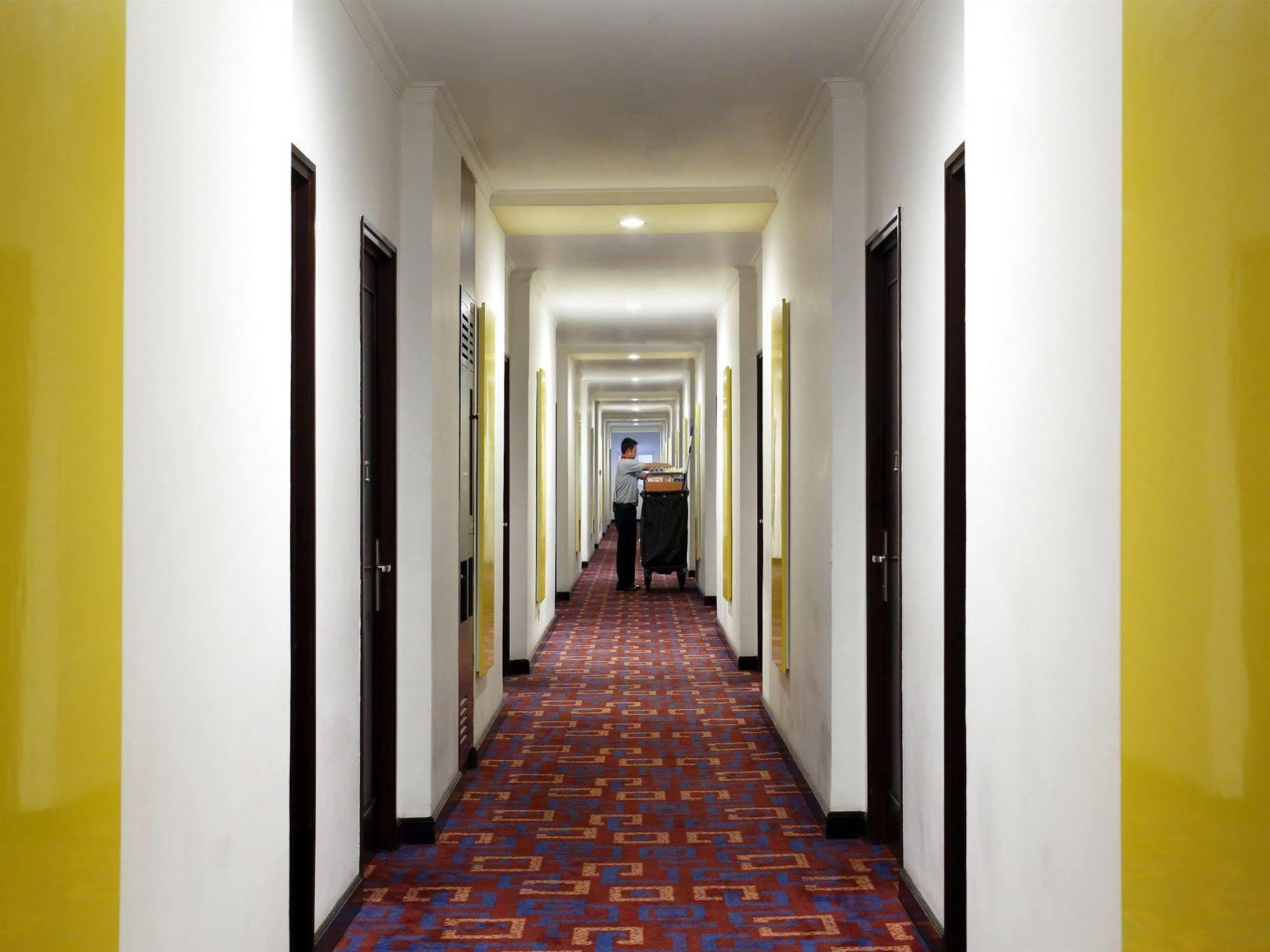 Amaris Hotel Mangga Dua Square Jakarta Exterior photo