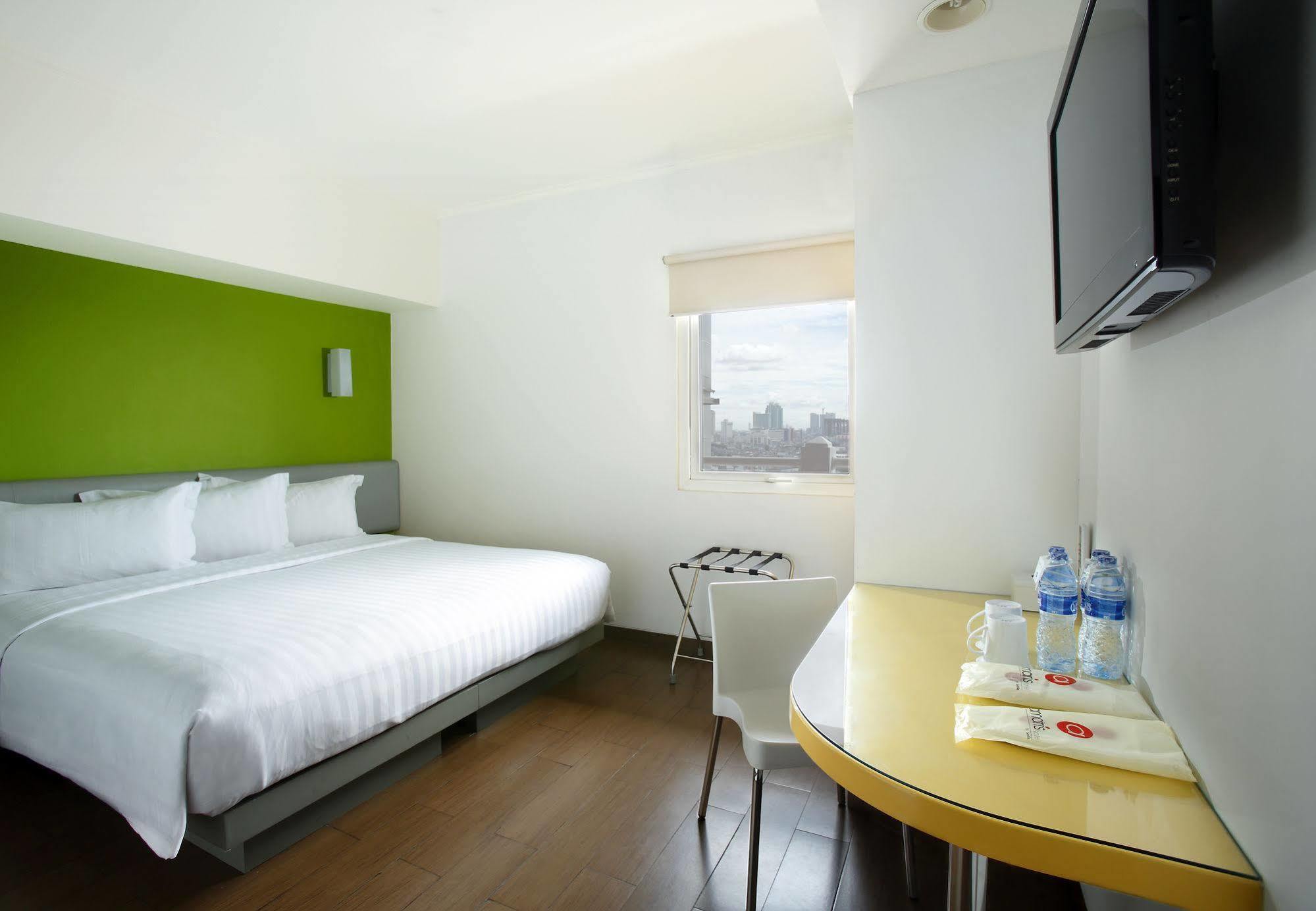Amaris Hotel Mangga Dua Square Jakarta Exterior photo