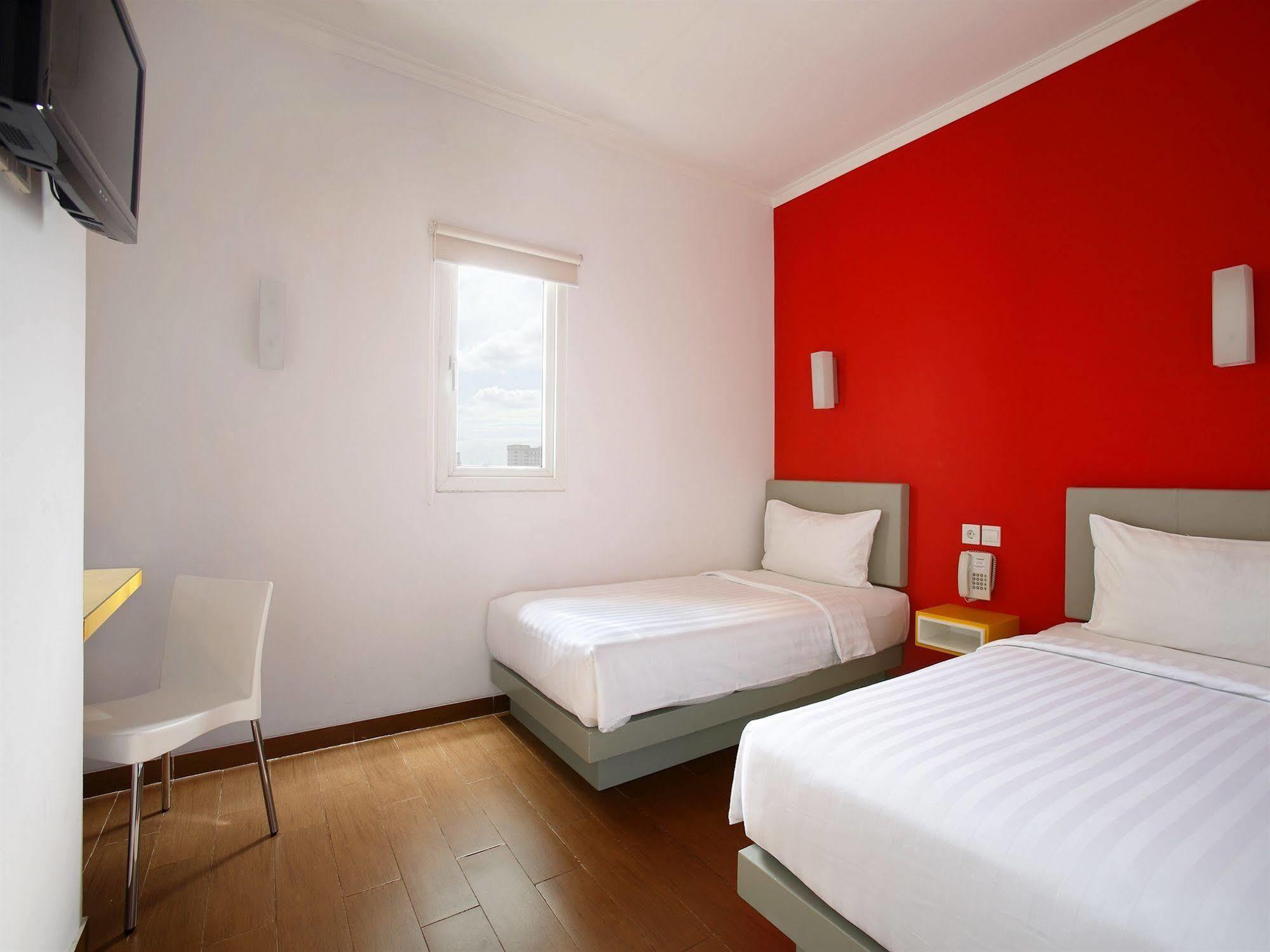 Amaris Hotel Mangga Dua Square Jakarta Exterior photo